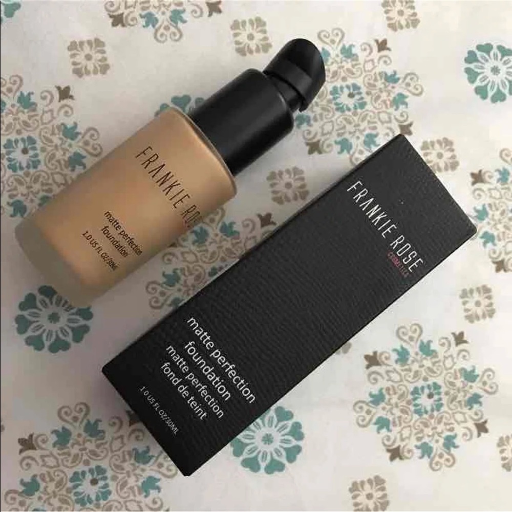 Frankie Rose foundation in shade Olive